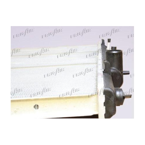 K&uuml;hler Motork&uuml;hlung Frigair 0121.3070 f&uuml;r Nissan